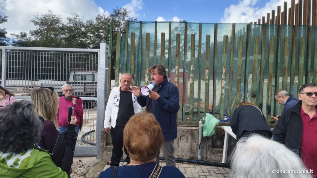 Presidio del Comitato Pianura Libera davanti al cantiere di via Pablo Picasso