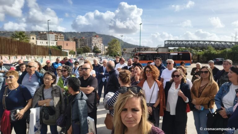Presidio del Comitato Pianura Libera davanti al cantiere di via Pablo Picasso