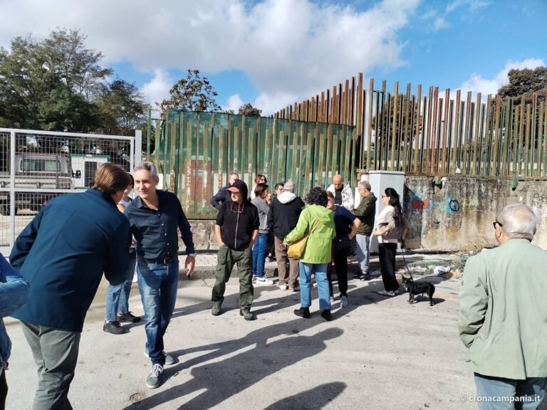 Presidio del Comitato Pianura Libera davanti al cantiere di via Pablo Picasso