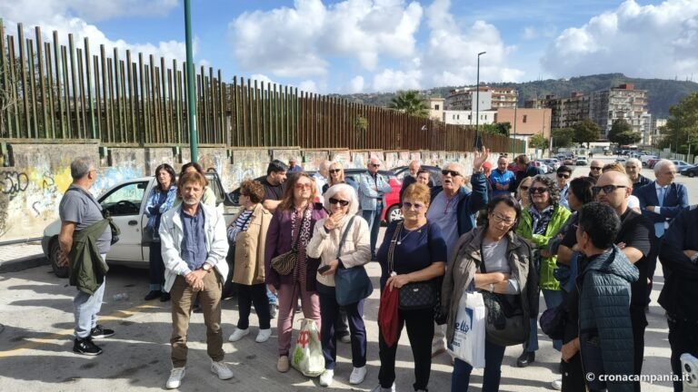 Presidio del Comitato Pianura Libera davanti al cantiere di via Pablo Picasso